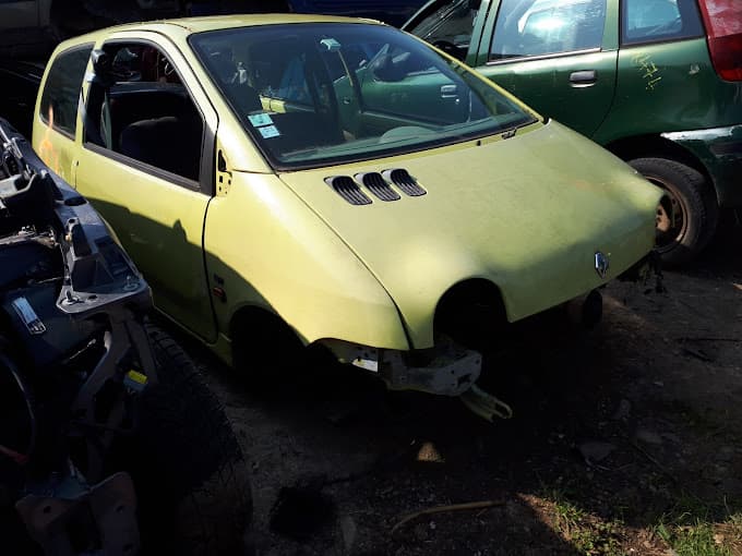 Vue extérieure du centre VHU agréé Auto Démolition Chiniard à VIRIAT (Ain)