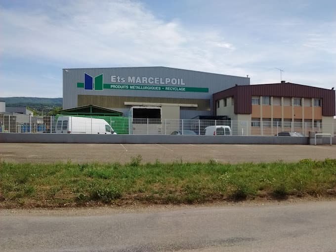 Vue extérieure du centre VHU agréé MARCELPOIL à AMBERIEU-EN-BUGEY (Ain)