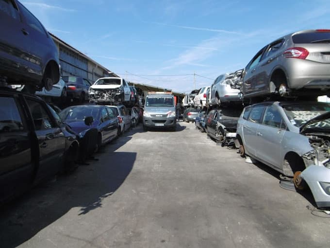 Vue extérieure du centre VHU agréé Ad Automobiles SARL à ANTIBES (Alpes-Maritimes)