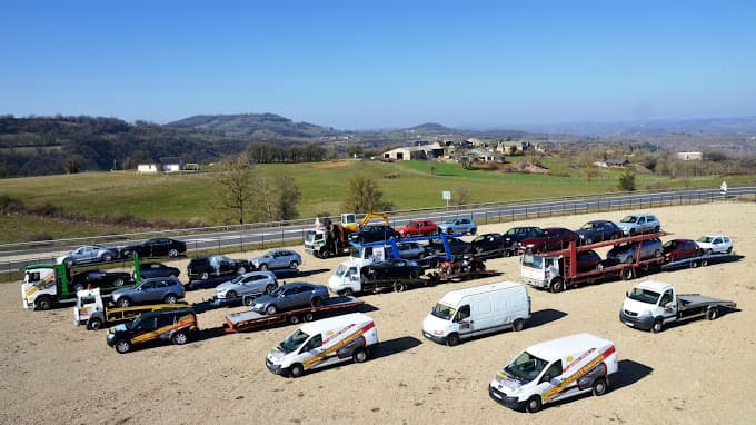 Parc de véhicules hors d'usage chez Auto Pièce Burguière, centre agréé à ESPALION