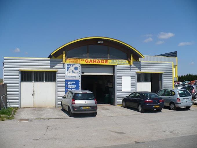 Vue extérieure du centre VHU agréé Automobiles Martin à LA CAVALERIE (Aveyron)