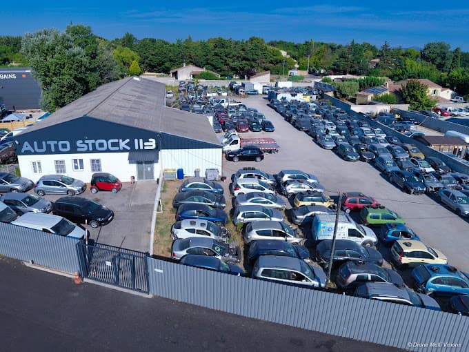 Parc de véhicules hors d'usage chez Auto Stock 113, centre agréé à SALON-DE-PROVENCE