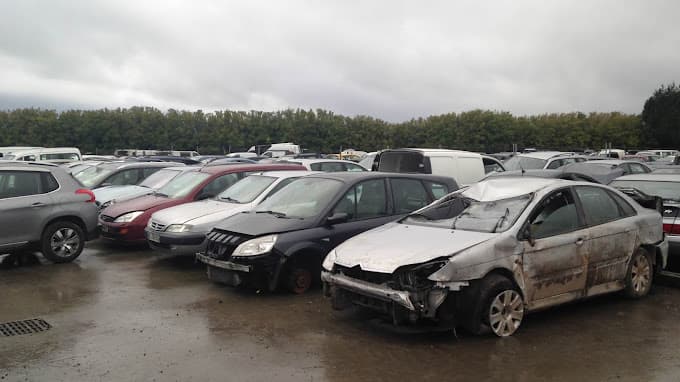 Parc de véhicules hors d'usage chez ML Pièces Auto, centre agréé à SOUMONT-SAINT-QUENTIN