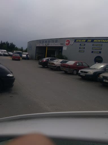 Parc de véhicules hors d'usage chez AD Expert SERVICES AUTOS 16, centre agréé à MAINE-DE-BOIXE