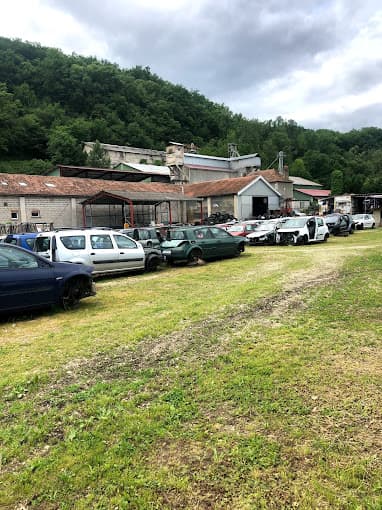 Parc de véhicules hors d'usage chez Boom Nathalie - Occaz Autos Pièces, centre agréé à ALLAS-LES-MINES