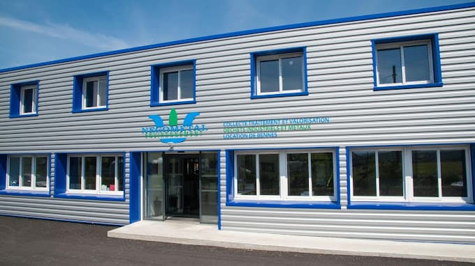 Vue extérieure du centre VHU agréé Négométal Environnement à ROMANS-SUR-ISERE (Drôme)