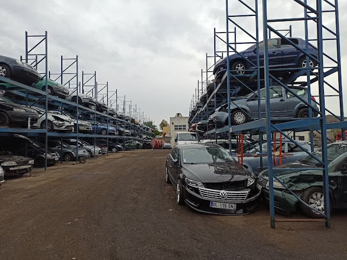 Vue extérieure du centre VHU agréé LÉOPARD AUTOMOBILE à Auneau-Bleury-Saint-Symphorien (Eure-et-Loir)