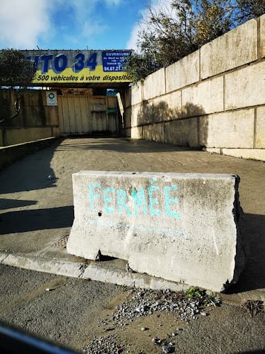 Vue extérieure du centre VHU agréé FERT RECYCLAGE Montpellier à COURNONSEC (Hérault)