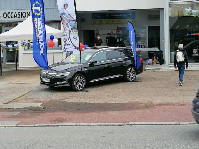Parc de véhicules hors d'usage chez Garage Chenard-Brunet , garage premier, centre agréé à JANZE