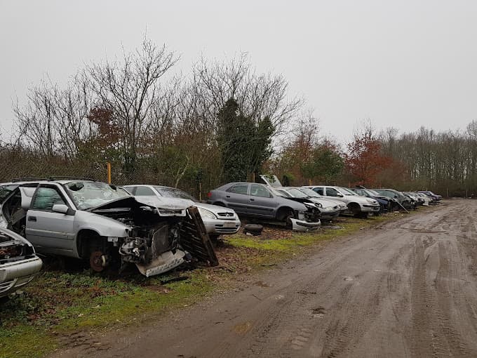 Vue extérieure du centre VHU agréé RecupAuto 36 à LA CHATRE (Indre)