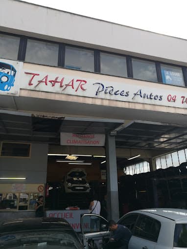 Vue extérieure du centre VHU agréé Tahar à ECHIROLLES (Isère)