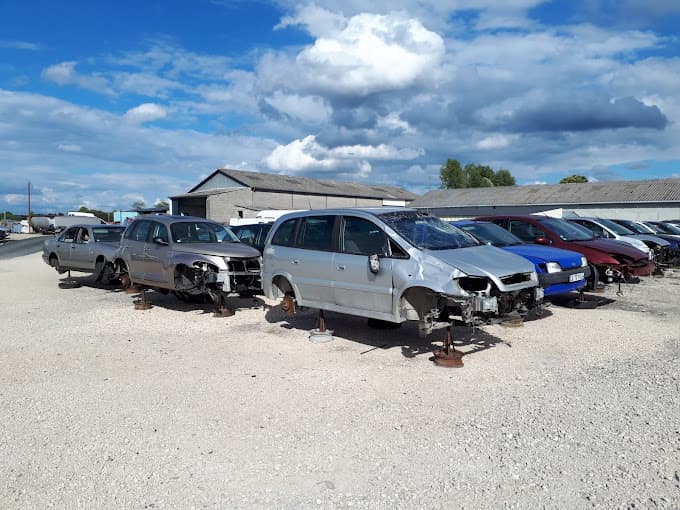 Vue extérieure du centre VHU agréé Casse Autos MEUNIER Christophe à BILLY (Loir-et-Cher)