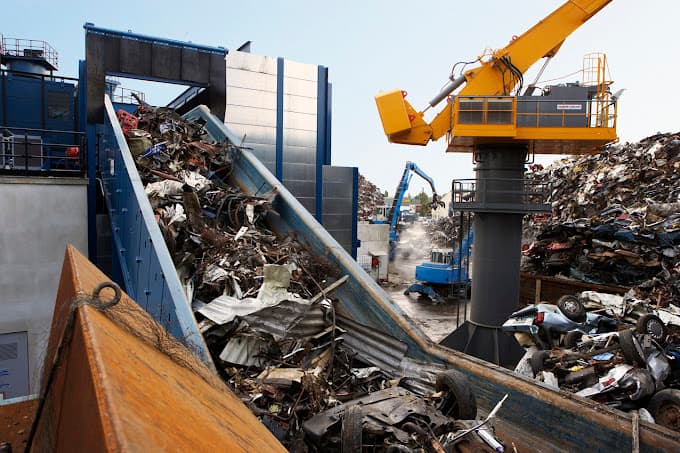Vue extérieure du centre VHU agréé Menut Recyclage Tours (Achat métaux, démolition VHU, enlèvement ferraille) à SAINT-PIERRE-DES-CORPS (Loir-et-Cher)