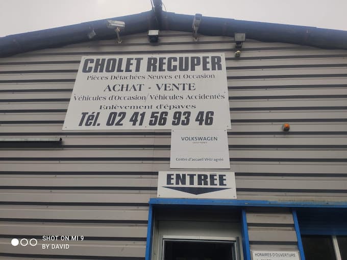 Parc de véhicules hors d'usage chez Cholet Recuper Enlèvement Epaves Vente Pièces Détachées Neuves Occasion Vente Véhicules Occasion Dépollution Déconstruction, centre agréé à CHOLET