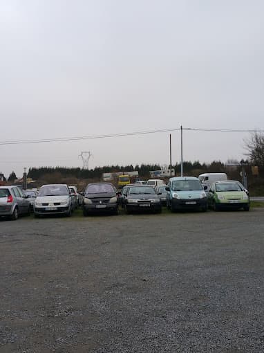 Parc de véhicules hors d'usage chez Casse Auto Letourneur, centre agréé à BOURGVALLEES