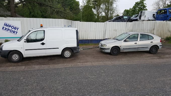 Parc de véhicules hors d'usage chez Auto Pièces Chalonnaise, centre agréé à AY-CHAMPAGNE