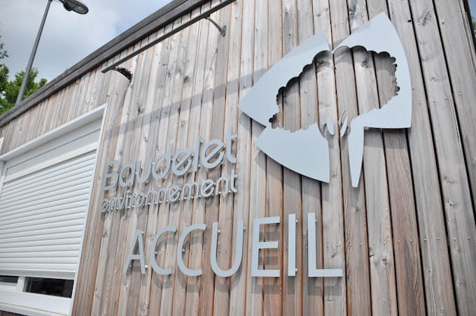 Parc de véhicules hors d'usage chez Baudelet Environnement, centre agréé à BLARINGHEM