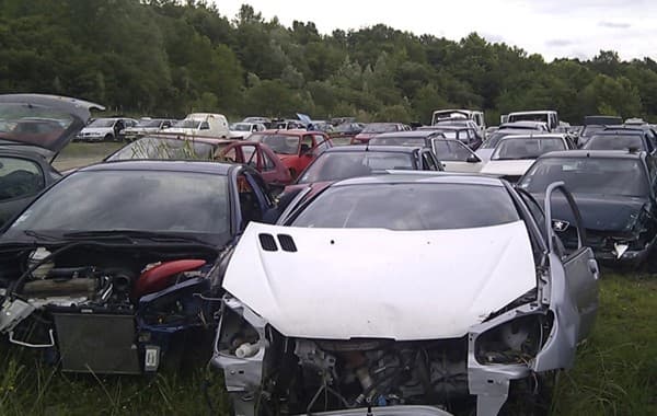 Vue extérieure du centre VHU agréé Casse Tilt Auto, pays basque et Landes à BRISCOUS (Pyrénées-Atlantiques)