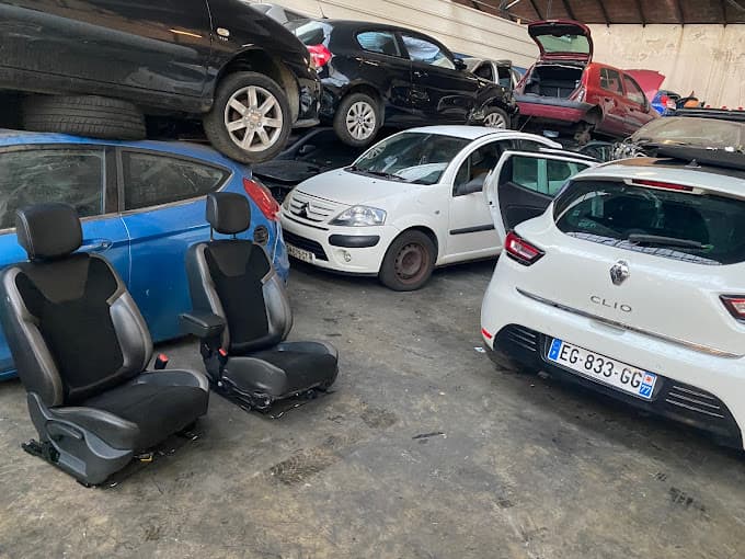 Parc de véhicules hors d'usage chez Villefranche Auto Services, centre agréé à VILLEFRANCHE-SUR-SAONE