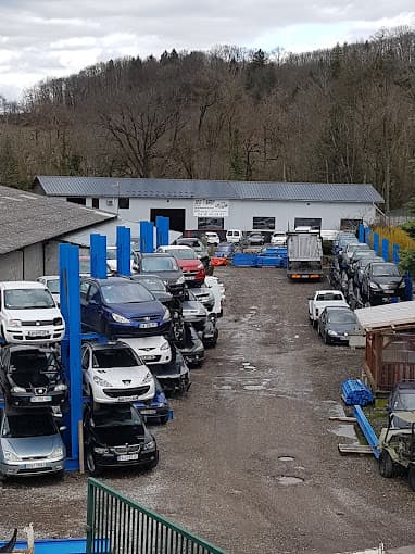 Parc de véhicules hors d'usage chez Seg Tardy SARL, centre agréé à CLERMONT