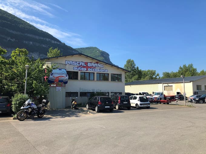 Parc de véhicules hors d'usage chez Brand Pascal Pièces Auto Occasions, centre agréé à GAILLARD