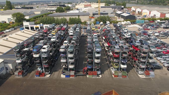 Vue extérieure du centre VHU agréé ROUEN AUTOMOBILES SERVICES à SAINT-ETIENNE-DU-ROUVRAY (Seine-Maritime)