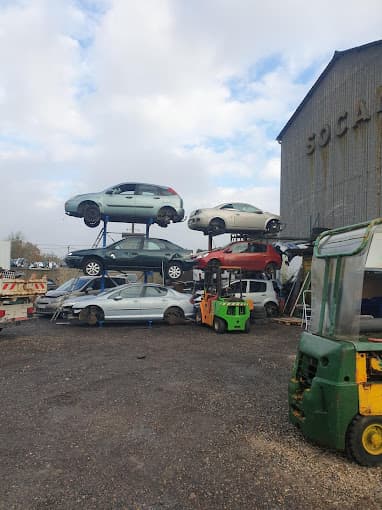 Parc de véhicules hors d'usage chez DM et recyclages, centre agréé à MOTTEVILLE