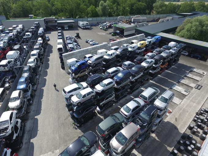 Parc de véhicules hors d'usage chez Magique Pièces Auto, centre agréé à VILLEVAUDE