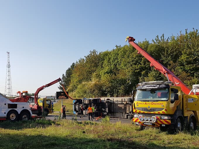 Parc de véhicules hors d'usage chez Espace Auto, centre agréé à OISEMONT