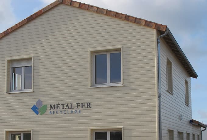 Vue extérieure du centre VHU agréé METAL FER RECYCLAGE à BONNEUIL-MATOURS (Vienne)