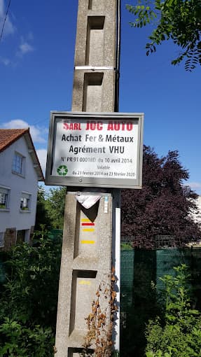 Parc de véhicules hors d'usage chez Joc Auto, centre agréé à SAINTRY-SUR-SEINE