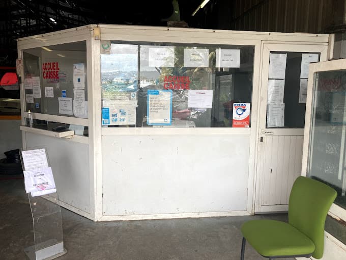 Vue extérieure du centre VHU agréé Centrale Cass'Auto à LE LAMENTIN (Martinique)