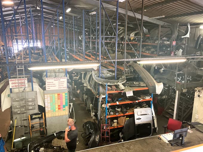Parc de véhicules hors d'usage chez Centrale Cass'Auto, centre agréé à LE LAMENTIN