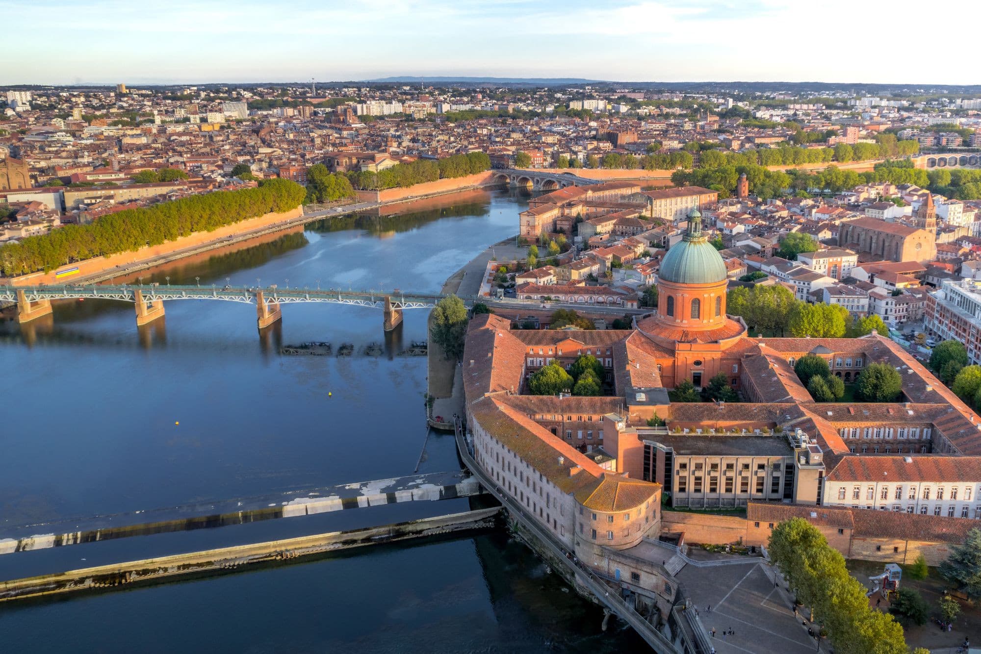 Une vue aérienne de la ville de Toulouse