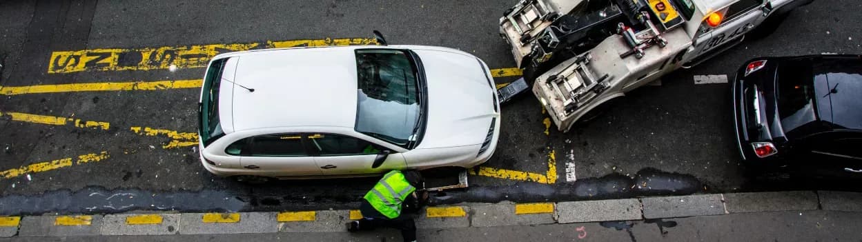Un véhicule enlevé sur la voie publique en place livraison pour l'acheminer en fourrière
